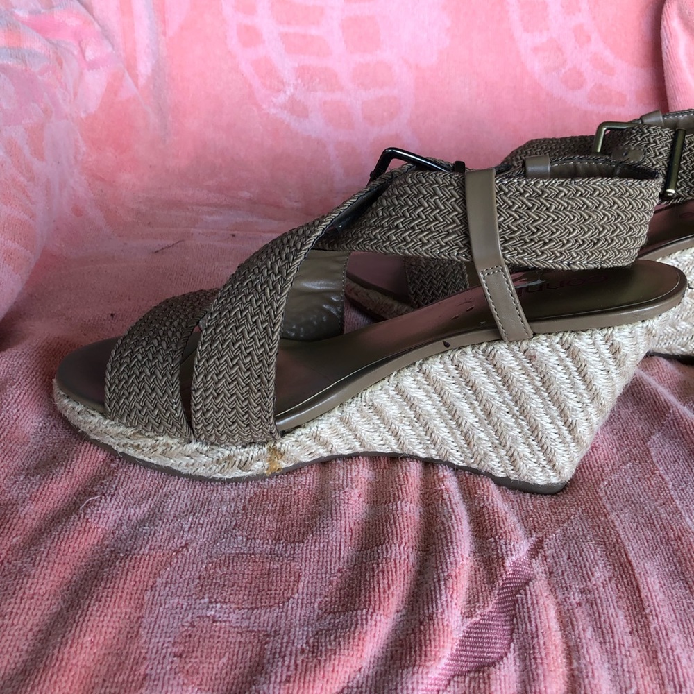 Wedge sandals by Connie